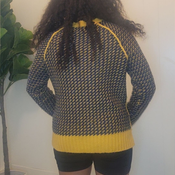 Beautiful blue and yellow sweater - Picture 2 of 2